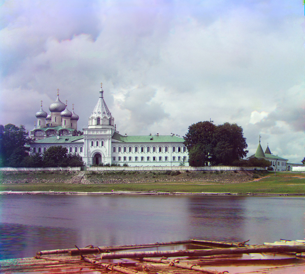 Кострома. Водяные врата и Архерейские покои. Ипатьевский монастырь. 1911 год.