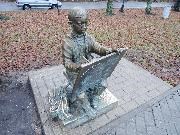 Великий Новгород. Скульптура Рисующий мальчик