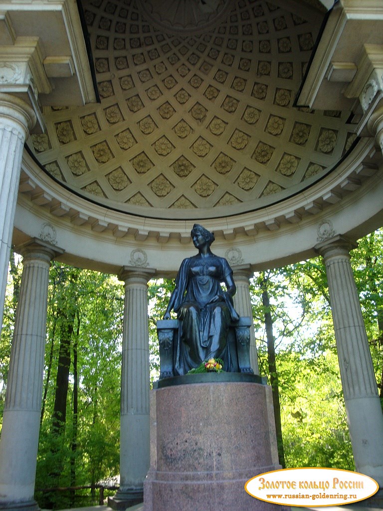 Павильон Росси и памятник Марии Фёдоровне. Санкт-Петербург