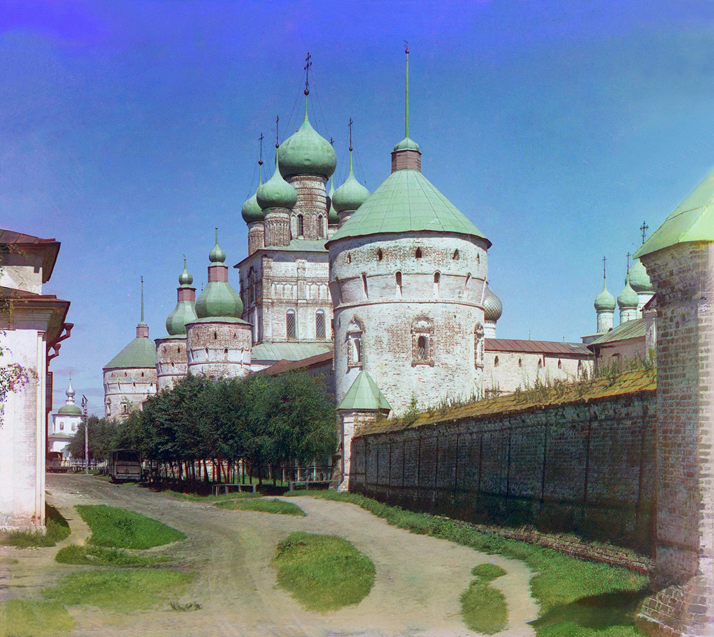 Ростов Великий. Вид на Кремль с берега озера Неро. 1911 год.