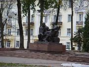 Смоленск. Памятник Александру Твардовскому и Василию Тёркину