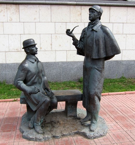 Памятник Шерлоку Холмсу и доктору Ватсону. Москва