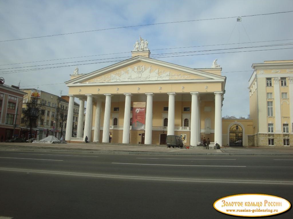 Брянский областной театр драмы им. А. К. Толстого. Брянск