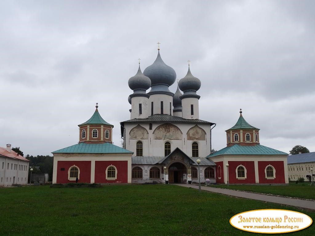 Богородичный Тихвинский Успенский монастырь. Тихвин