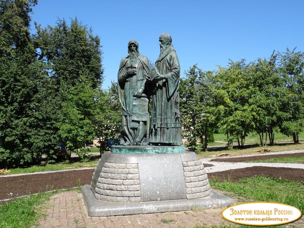 Памятник Кириллу и Мефодию. Дмитров