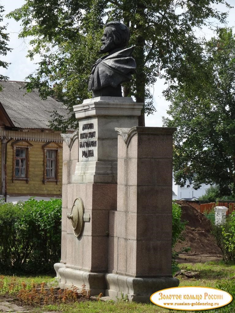 Памятник Дмитрию Пожарскому. Суздаль