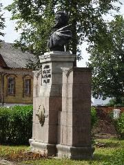 Суздаль. Памятник Дмитрию Пожарскому