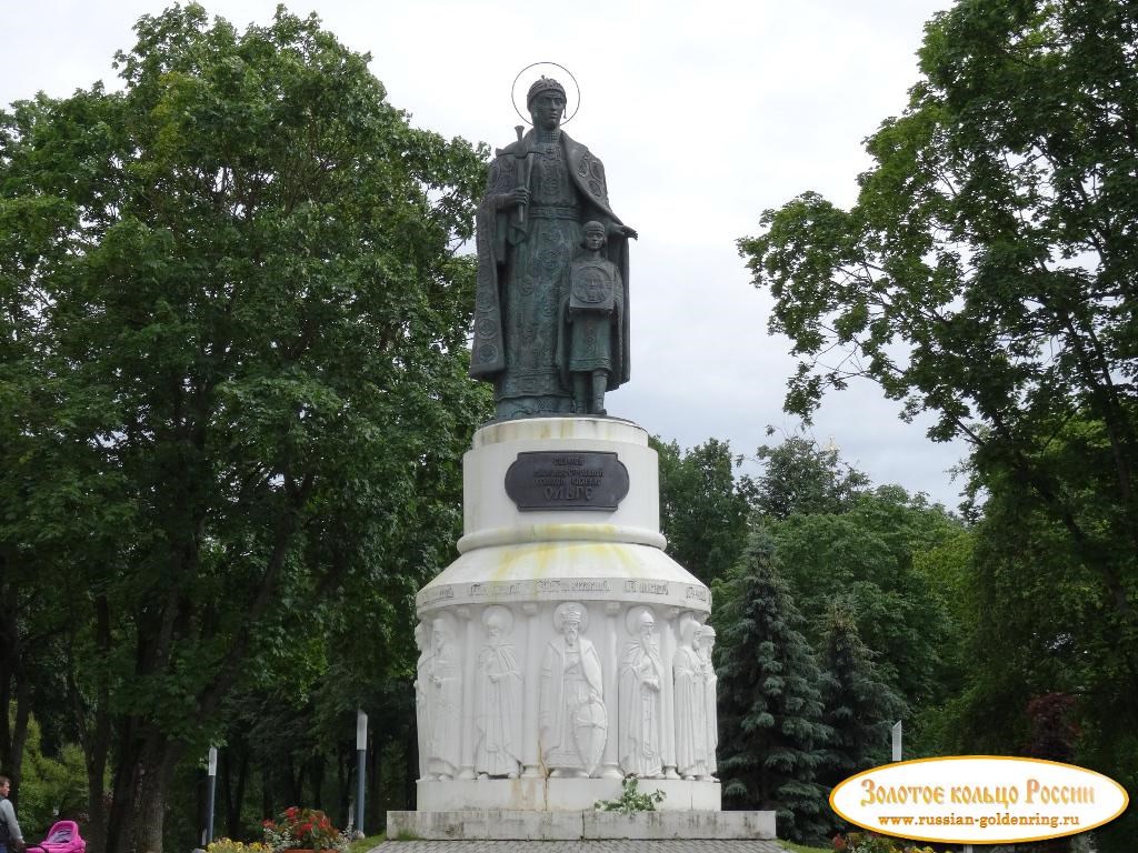 Памятник княгине Ольге. Псков