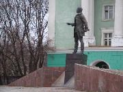 Смоленск. Памятник Крыленко
