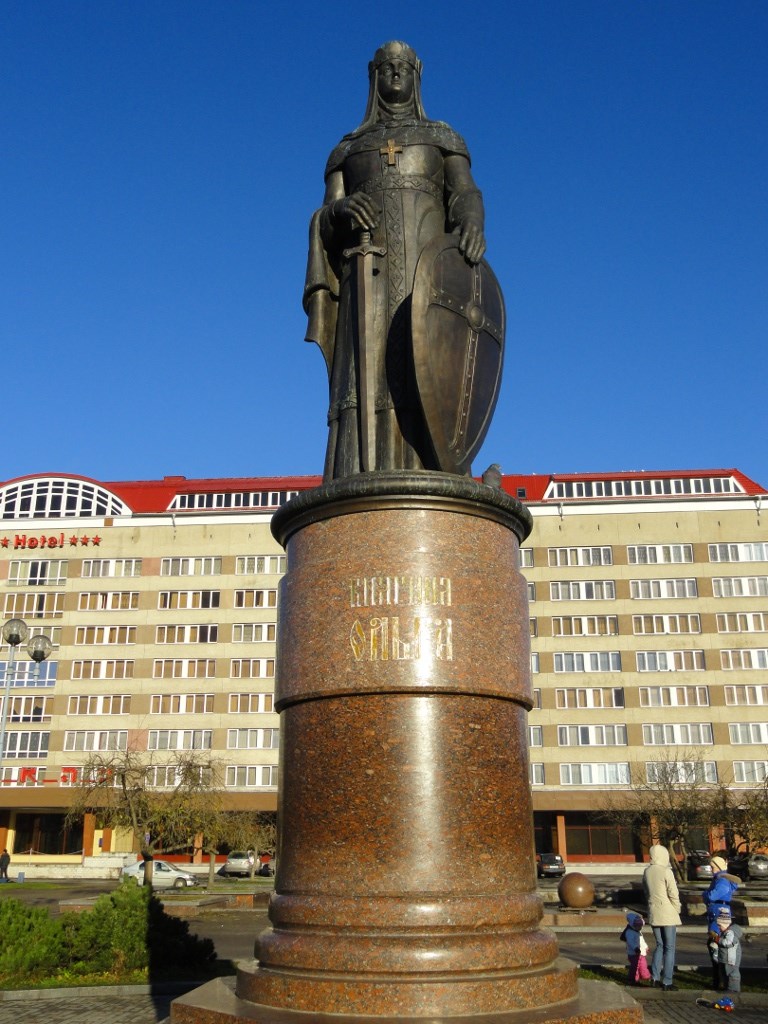 Памятник княгине Ольге (Зураб Церетели, 2003). Псков