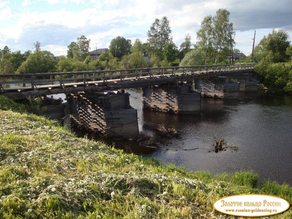 Деревянный мост через реку Олонка. Олонец