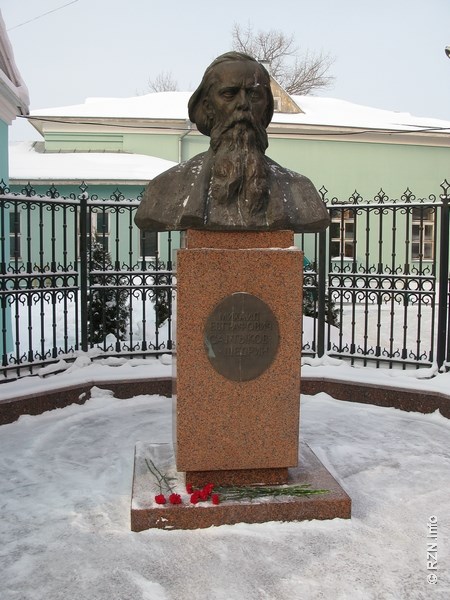 Памятник М. Е. Салтыкову-Щедрину. Рязань