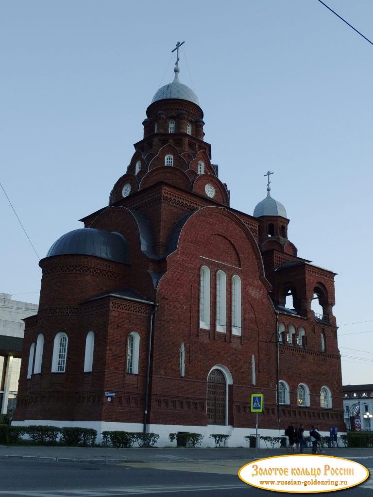 Троицкая церковь (салон живописи, музей хрусталя). Владимир