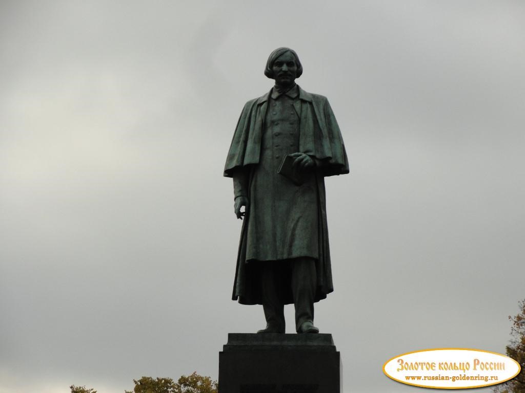 Памятник Гоголю. Москва