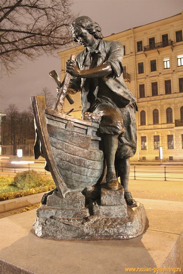 Достопримечательности Санкт-Петербурга. Скульптура Царь-плотник