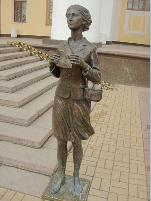 Памятник театральному зрителю. Калуга