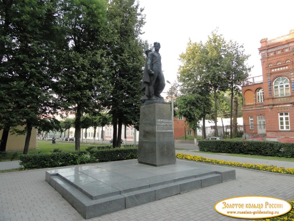 Памятник Владимиру Куриленко. Смоленск