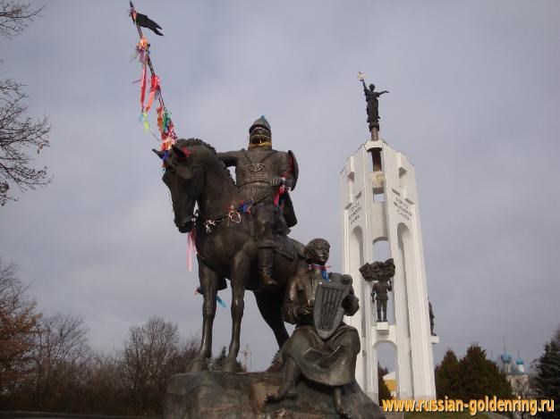 Достопримечательности Брянска. Памятник Пересвету и певцу Баяну