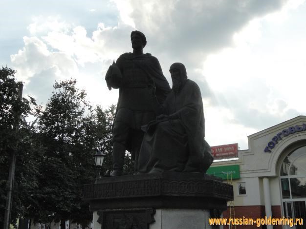 Достопримечательности Звенигорода. Памятник князю Юрию и Преподобному Савве