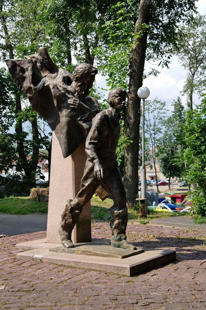 Памятник героям книги В.А. Каверина 