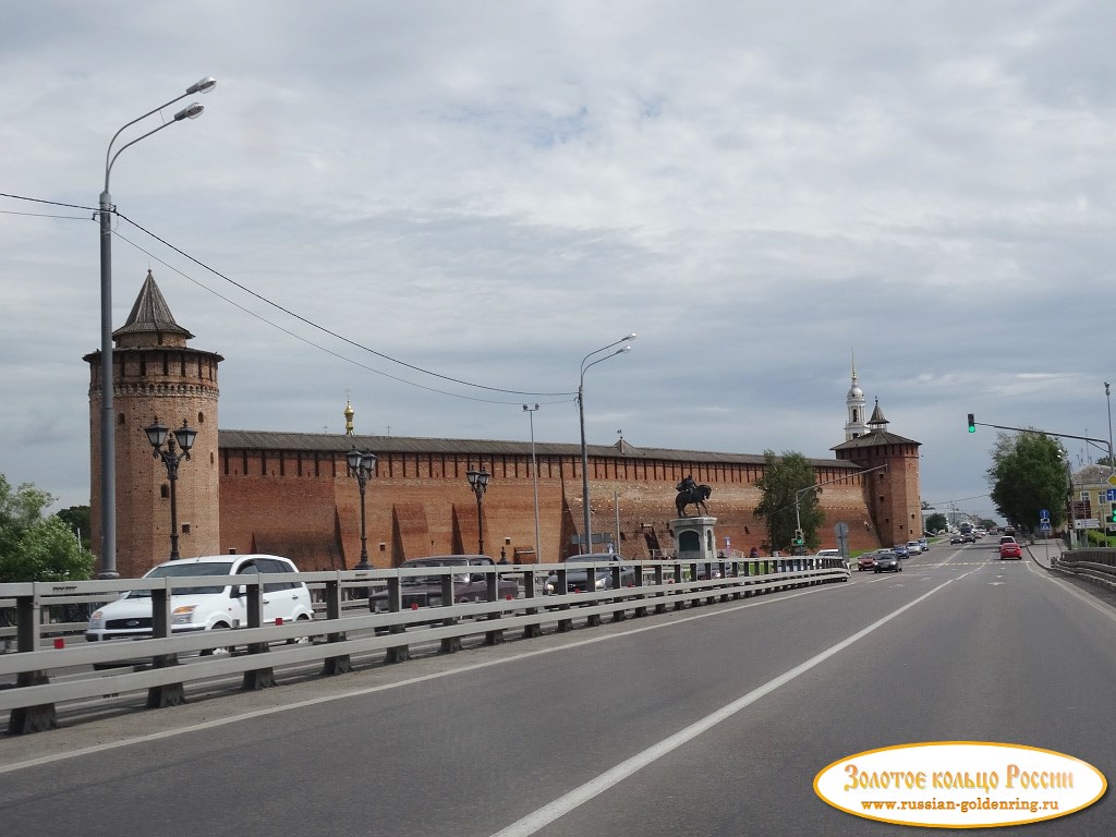 Коломенский Кремль. Вид на кремль с моста через реку Москву