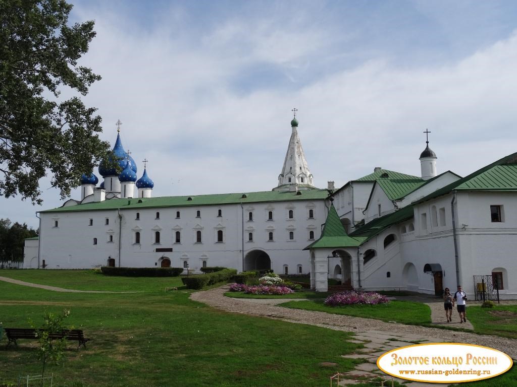 Суздальский Кремль. Вид на кремль со стороны реки Каменка