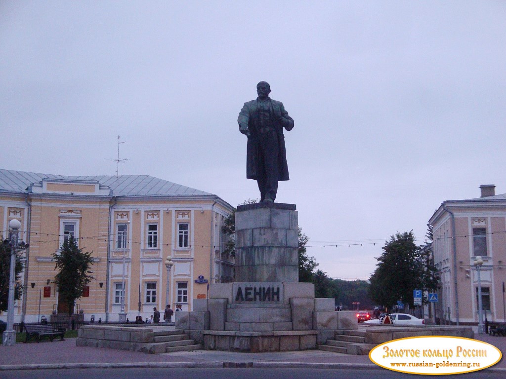 Площадь Ленина. Памятник Ленину
