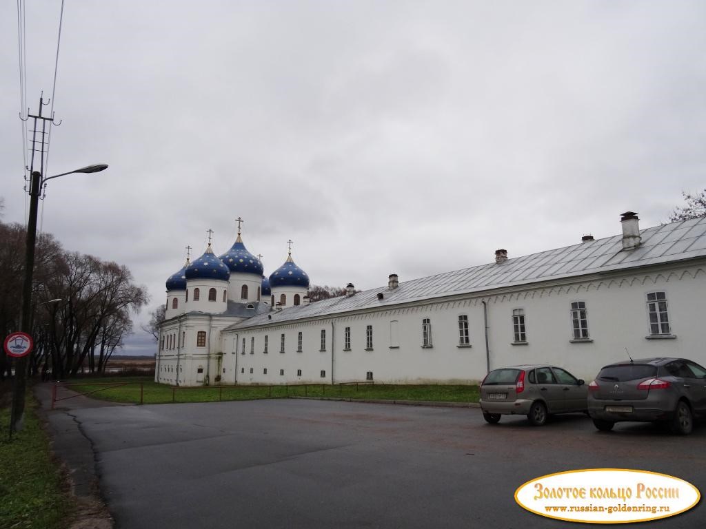 Юрьев мужской монастырь. Братский корпус