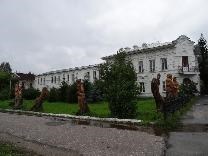 Достопримечательности Буя. Скульптуры из стволов деревьев.  