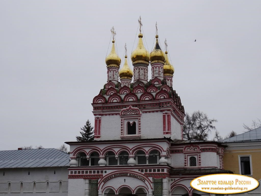 Иосифо-Волоцкий монастырь. Надвратная церковь Петра и Павла