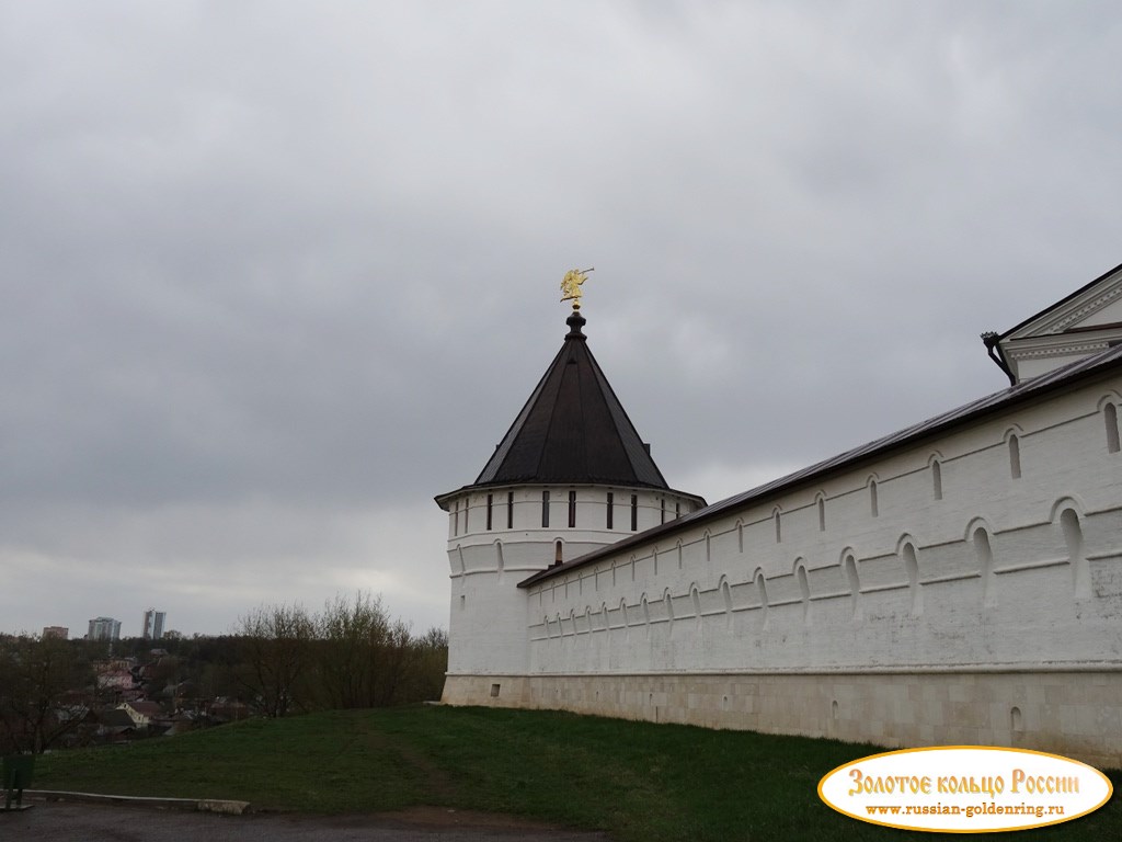 Высоцкий мужской монастырь. Вид на северо-западную башню со стороны реки