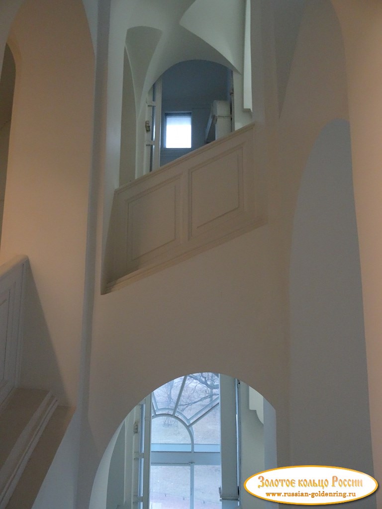 Смольный монастырь. Южная винтовая лестница