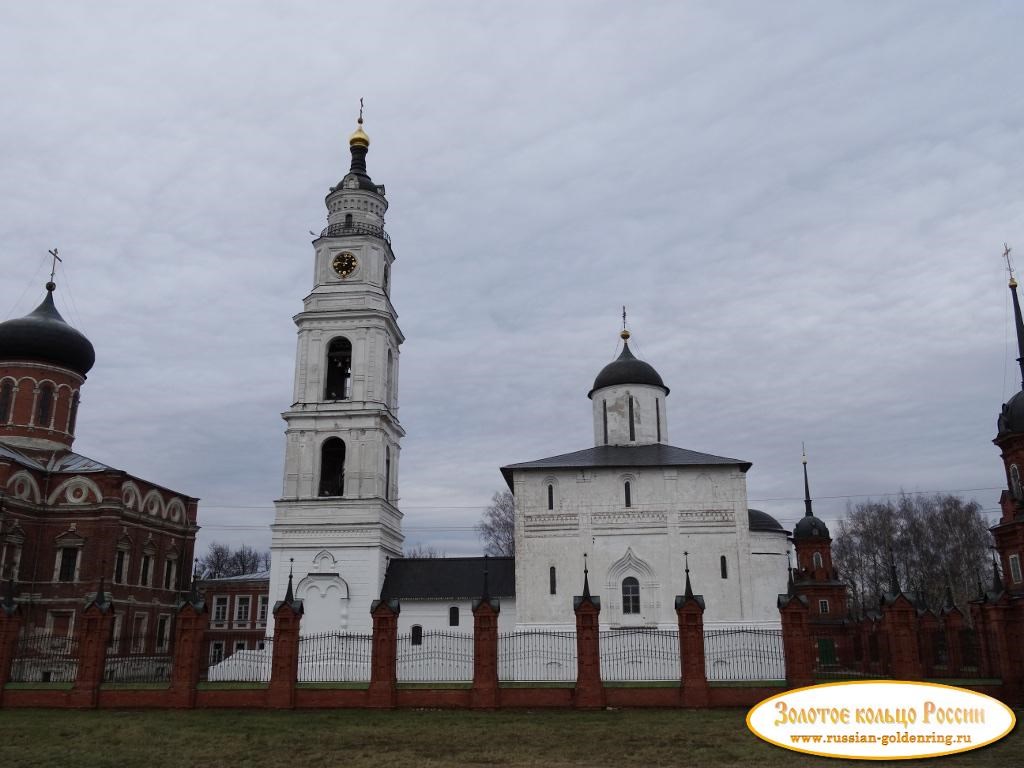 Волоколамский кремль. Воскресенский собор с колокольней