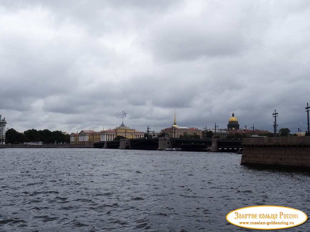 Стрелка Васильевского острова. Вид на Дворцовый мост