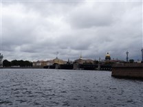 Достопримечательности Санкт-Петербурга. Стрелка Васильевского острова. Вид на Дворцовый мост