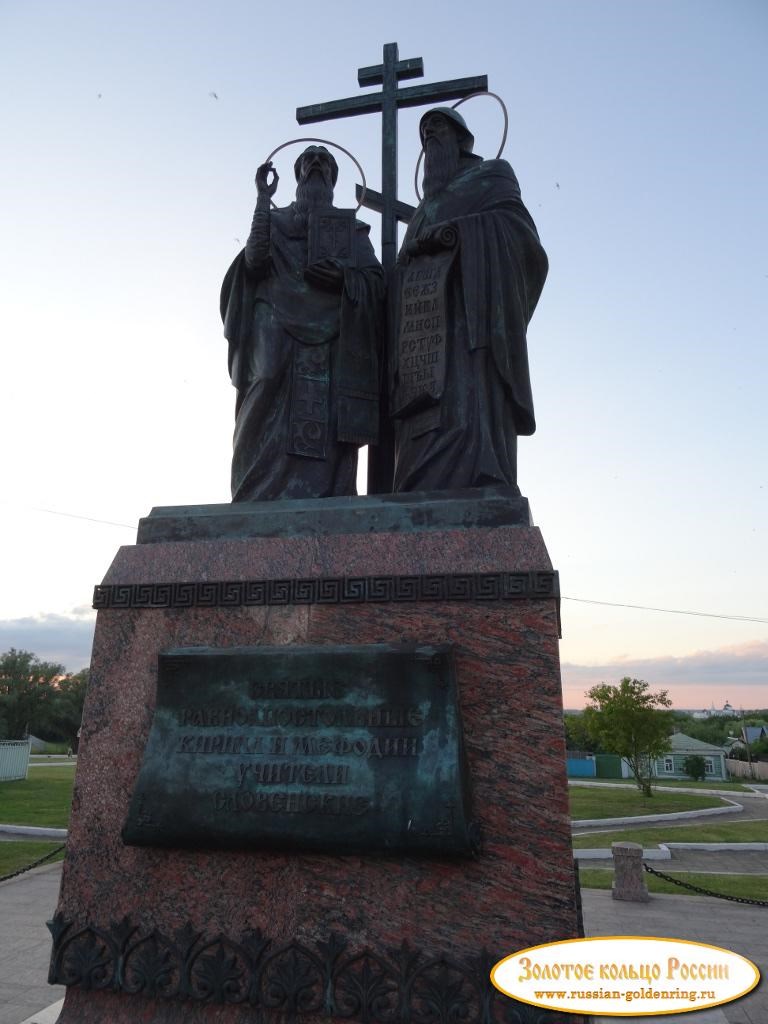 Коломенский Кремль. Памятник Кириллу и Мефодию