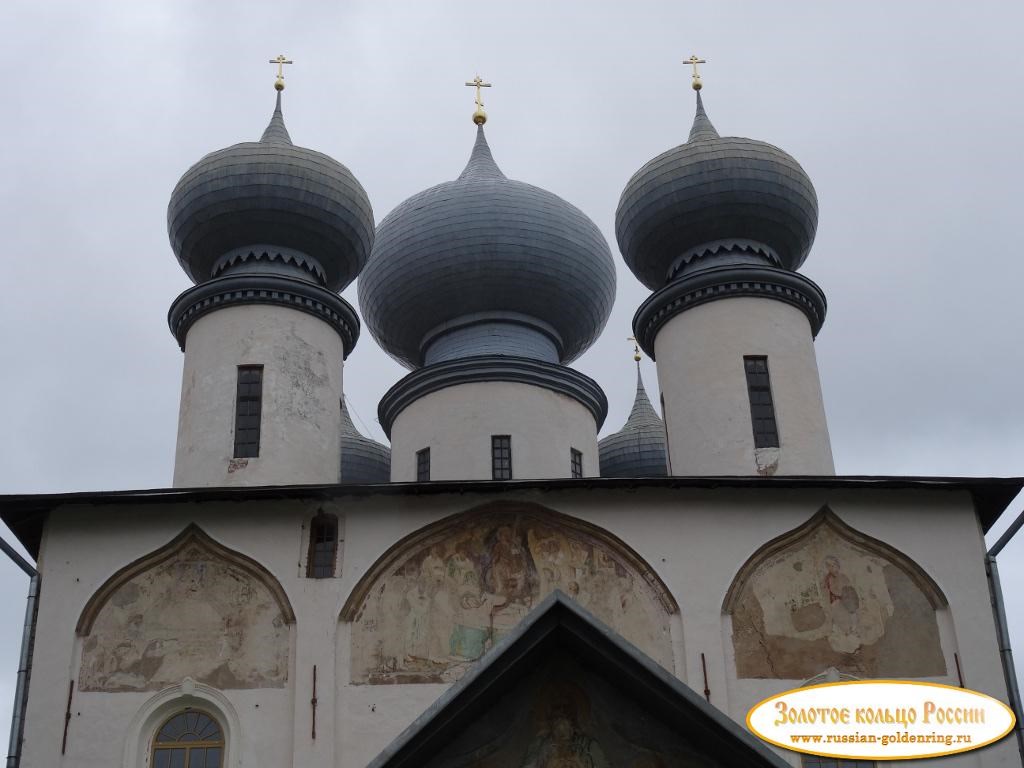 Богородичный Тихвинский Успенский монастырь. Купола и фрески