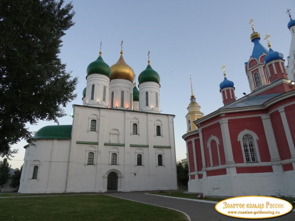 Коломенский Кремль. Ансамбль Успенского собора и Тихвинской церкви