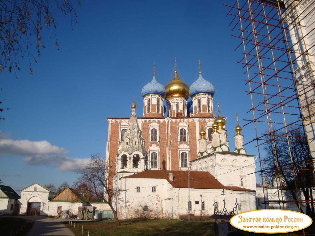 Рязанский Кремль. Церковь Богоявления и Успенский собор