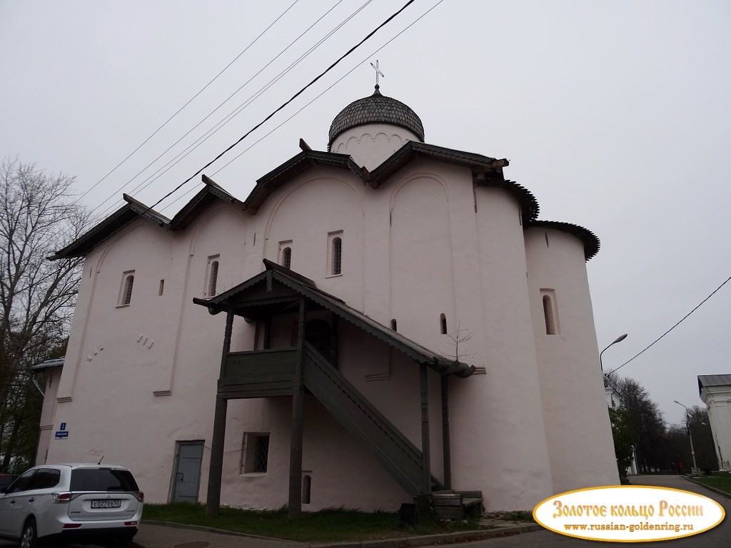 Церковь Жен-мироносиц. Вид с Никольской улицы