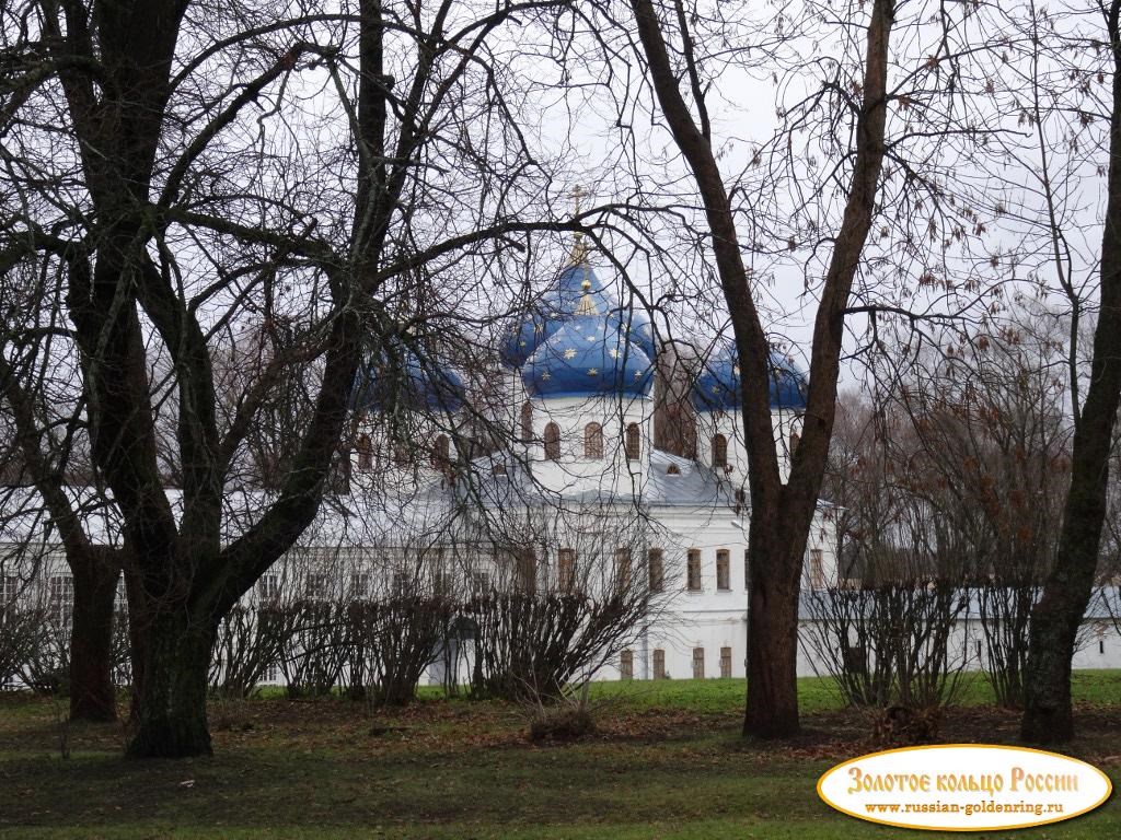 Юрьев мужской монастырь. Крестовоздвиженский собор