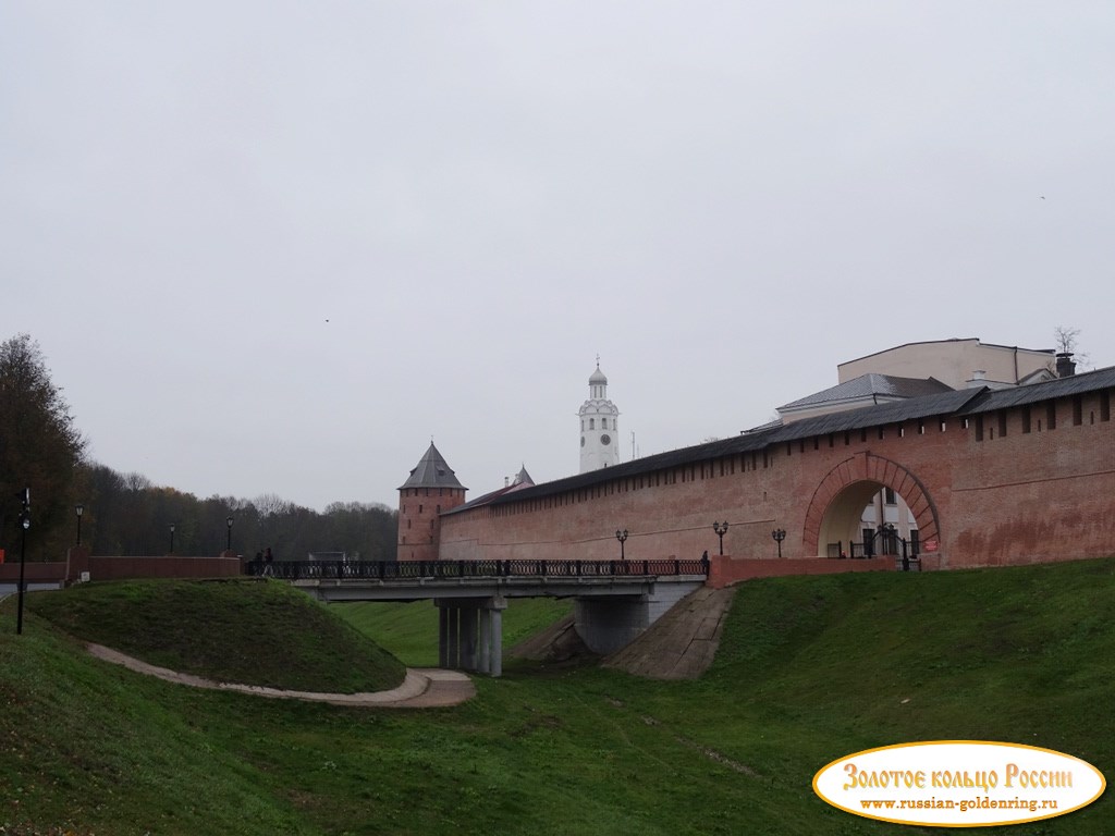 Новгородский Детинец (кремль). Мост к западным воротам