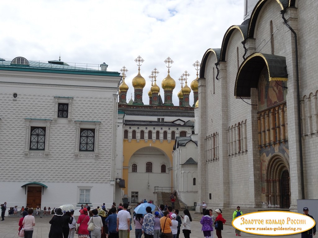 Соборная площадь. Проход к церкви Ризоположения