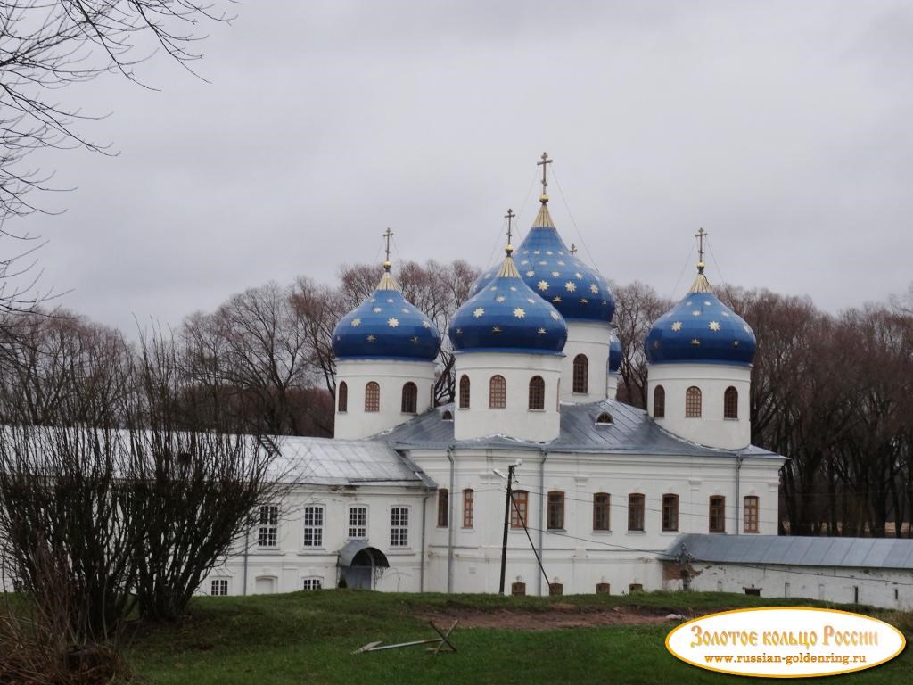 Юрьев мужской монастырь. Крестовоздвиженский собор