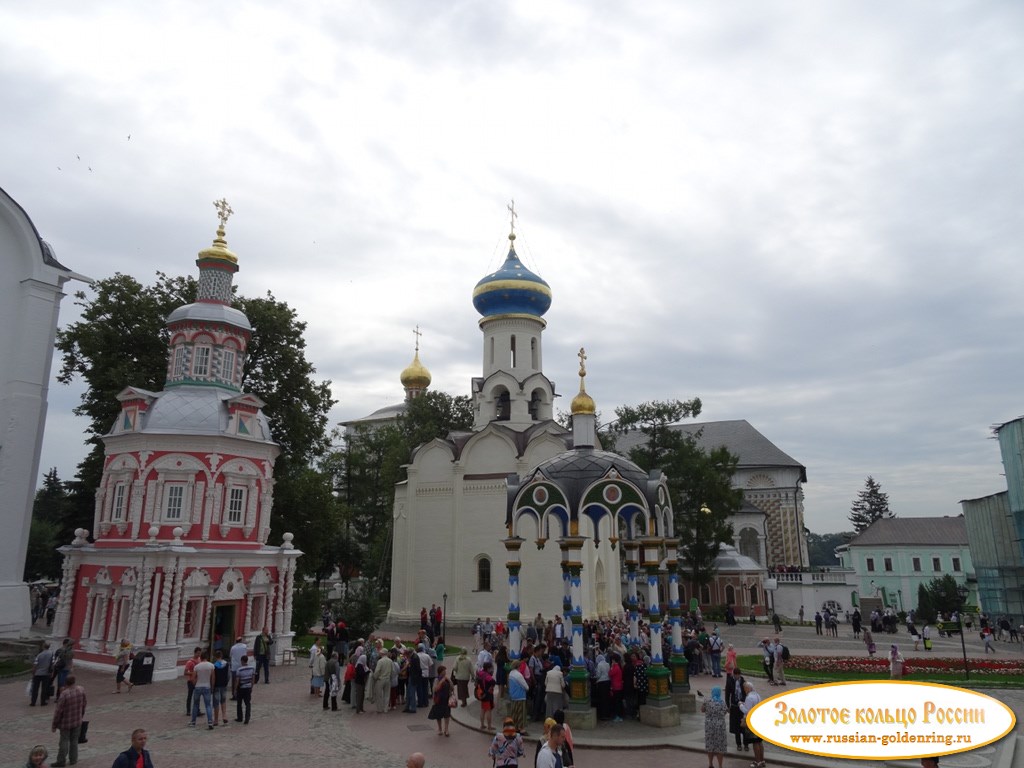 Свято-Троицкая Сергиева лавра. Водосвятная часовня-сень