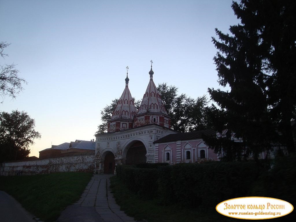 Ризоположенский монастырь. Святые ворота