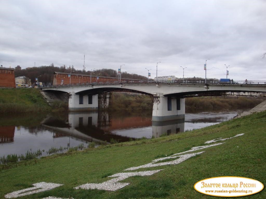 Река Днепр. Центральный мост