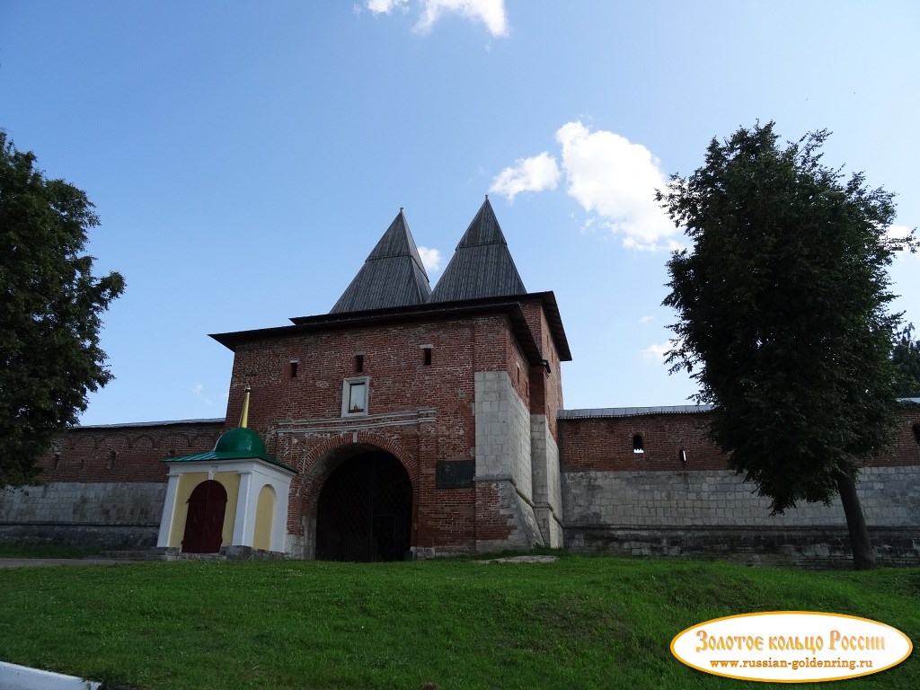 Зарайский кремль. Никольская надвратная башня и Никольская часовня