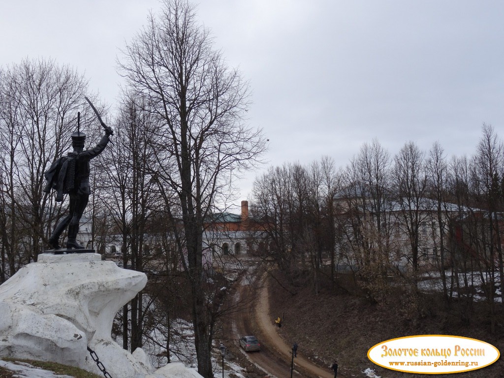 Памятник Дорохову. Вид на исторический центр города