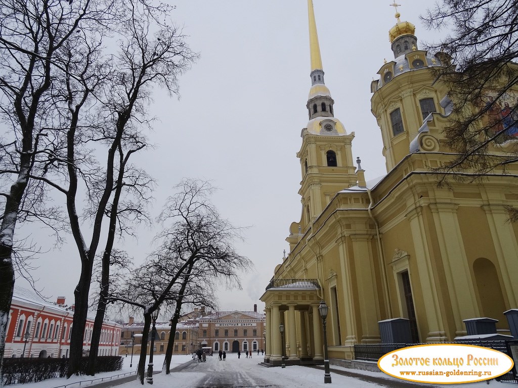 Петропавловская крепость. Центральная аллея